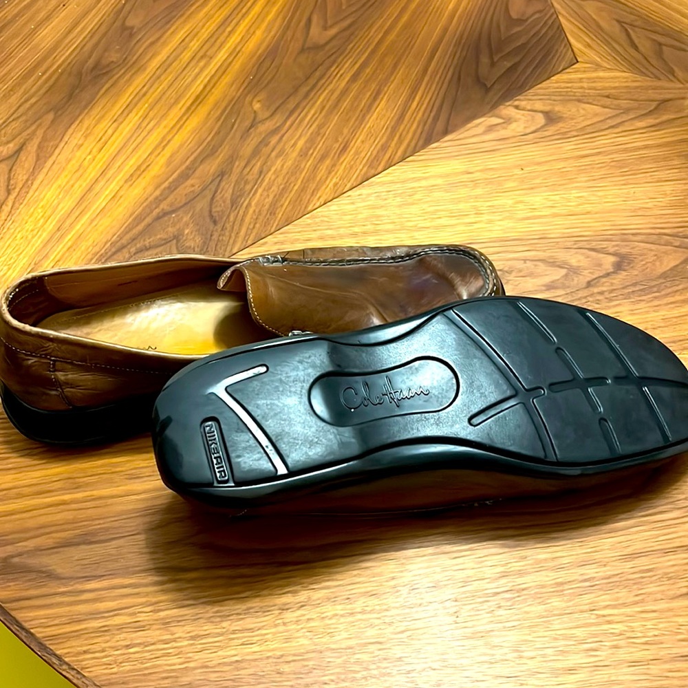 Super comfy Nike Air Cole Haam brown leather loafers. Fair cond.